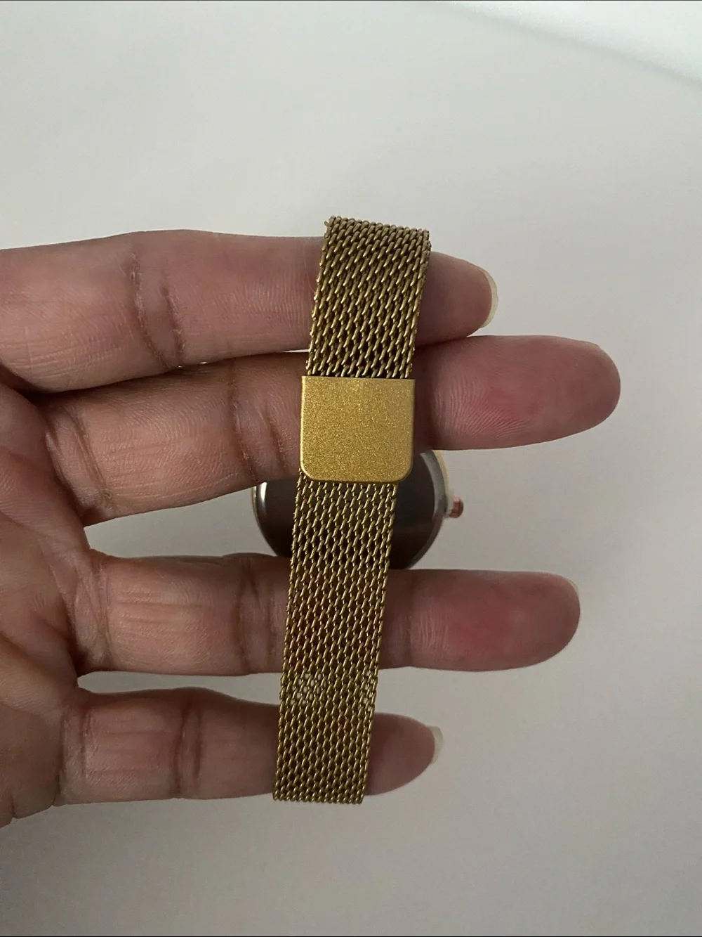 Women’s Quartz Gold Watch Starry Sky Dial Round Glass Magnetic Metal Mesh Strap